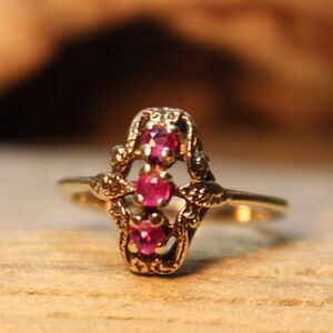 VINTAGE SOLID 10K YELLOW GOLD RUBY RING 1950s